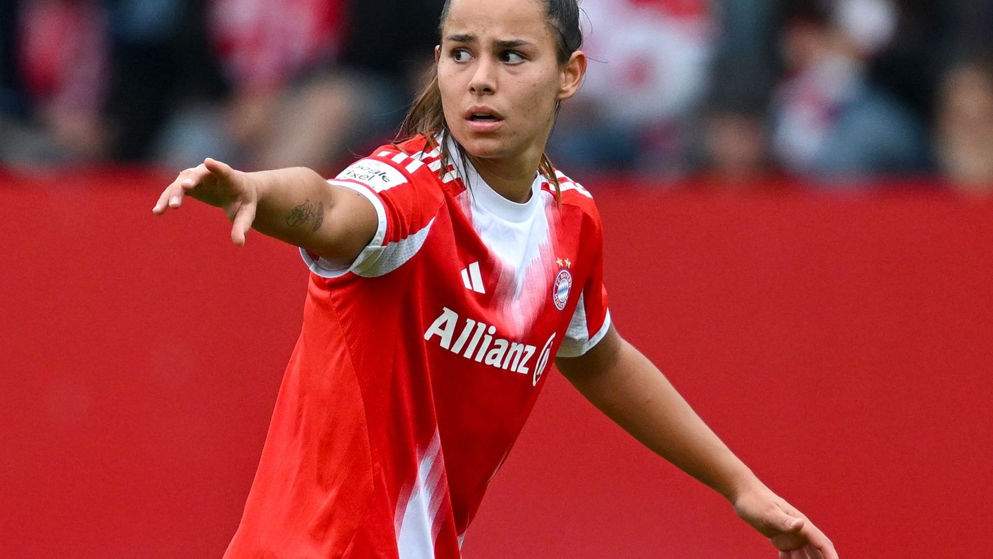 Schon wieder schwer am Knie verletzt: Nationalspielerin Lena Oberdorf. (Archivbild) Foto: Sven Hoppe/dpa