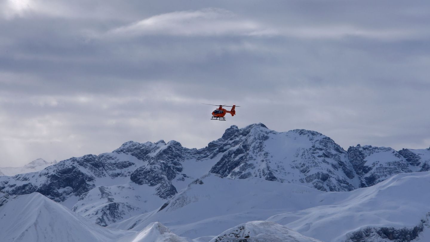 Den Angaben zufolge waren die Bergsteiger gut ausgerüstet. (Symbolbild) Foto: Karl-Josef Hildenbrand/dpa