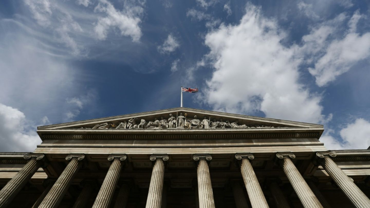 Fassade des British Museum in London