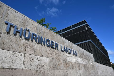 Die neue Ausstellung "Unverblümt" im Thüringer Landtag ist bis 23. November geöffnet. (Archivbild) Foto: Martin Schutt/dpa
