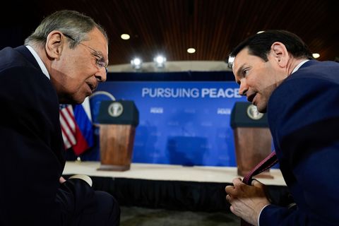 Die Außenminister Russlands und der USA sollen ein Treffen der Präsidenten Putin und Trump vorbereiten. (Archivbild) Foto: Julia