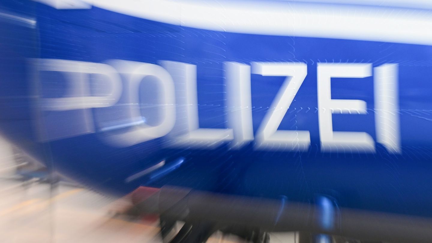 Mit Hubschrauber hat die Polizei nach einem versuchten Metalldiebstahl gefahndet. (Symbolbild) Foto: Bernd Weißbrod/dpa