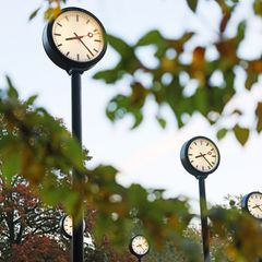 Die Zeitumstellung von Sommer- auf Winterzeit erfolgt 2025 in der Nacht zum 26. Oktober. (Archivbild) Foto: Oliver Berg/dpa
