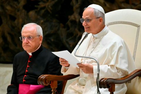 Papst Leo XIV bei einer Audienz mit Pilgern im Vatikan