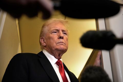 Trump findet wieder mildere Worte für China. Foto: Mark Schiefelbein/AP/dpa