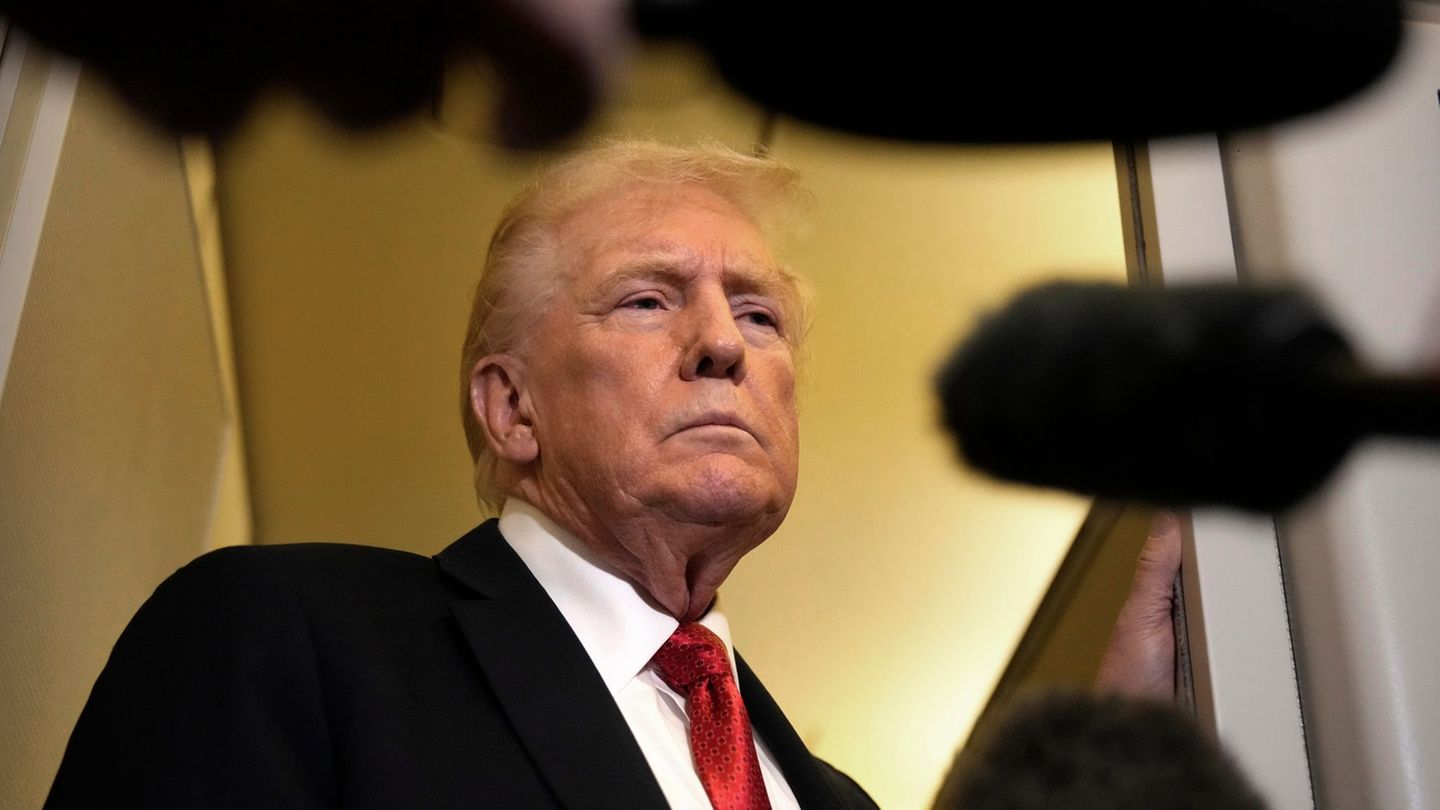 Trump findet wieder mildere Worte für China. Foto: Mark Schiefelbein/AP/dpa