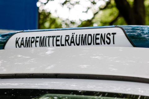 Die Arbeiter wurden vorsichtshalber im Krankenhaus untersucht. (Symbolbild) Foto: Frank Molter/dpa