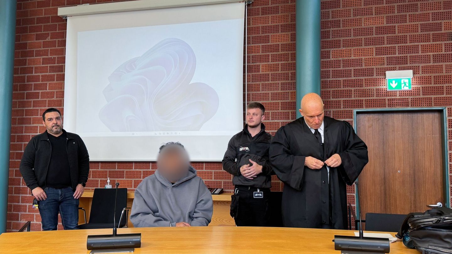 Dem angeklagten 50-Jährigen wird Mord aus niedrigen Beweggründen vorgeworfen. Foto: Aleksandra Bakmaz/dpa