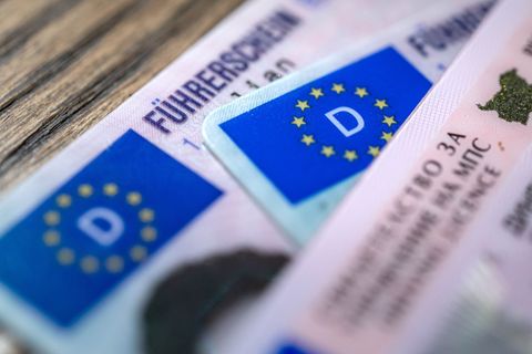 Ein weiteres Element der EU-weiten Reform ist die Ausweitung des begleiteten Fahrens auf die gesamte Europäische Union. (Symbolb