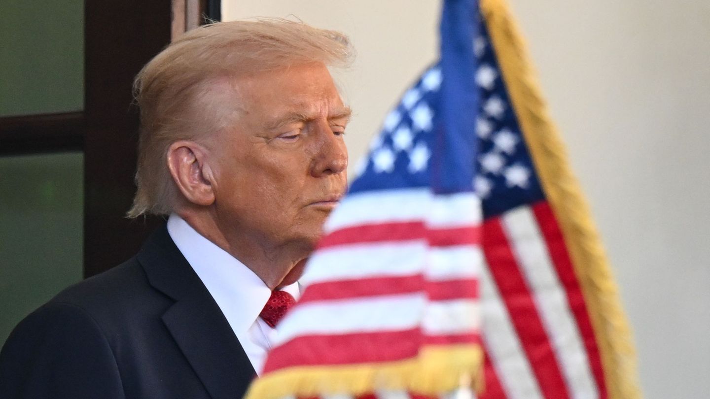 Wochenlang zeigte US-Präsident Trump Verständnis für die Ukraine, nun vertritt er eher Moskauer Forderungen. Foto: Lukas Coch/AA
