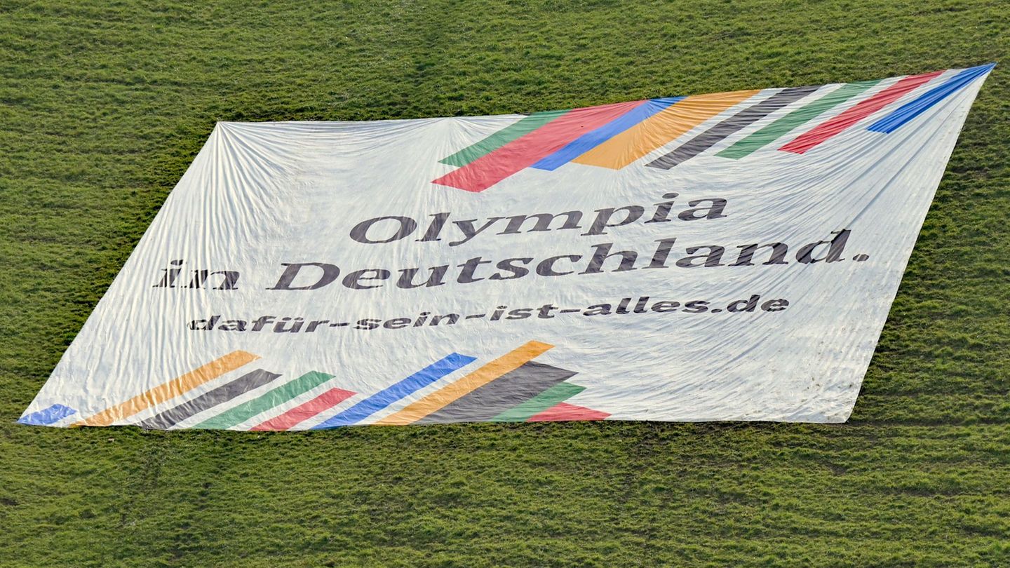 Mit einem großen Bann auf dem Olympiaberg wird für eine Münchner Sommerspiel-Bewerbung geworben. (Archivfoto) Foto: Malin Wunder