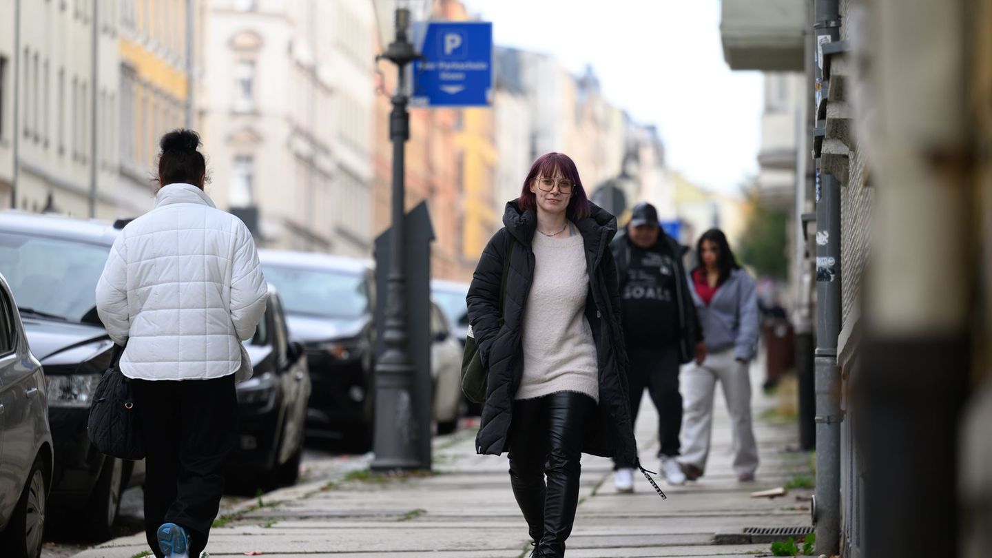 Die alleinerziehende Mutter lebt in Chemnitz. Foto: Hendrik Schmidt/dpa