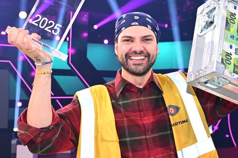 Großer Jubel am Montagabend: Jimi Blue Ochsenknecht nimmt bei "Promi Big Brother" 2025 den Sieg und 100.000 Euro mit nach Haus