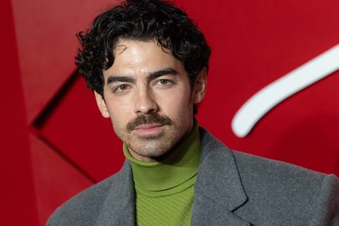 Joe Jonas feiert mit seinen Brüdern 20 Jahre Bandgeschichte. Die Jubiläumstour startete am 10. August im MetLife Stadium in Ne