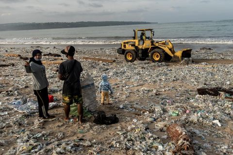 Tonnen von Plastikmüll belastet die Ozeane Tonnen von Plastikmüll belastet die Ozeane