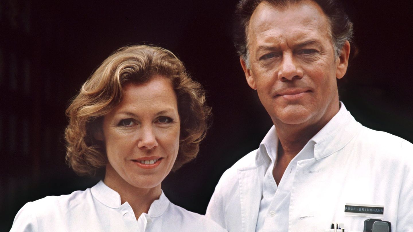 "Die Schwarzwaldklinik" brachte in den 1980er Jahren Patientenfälle ins Fernsehen. (Archivbild) Foto: Eva von Maydell/dpa