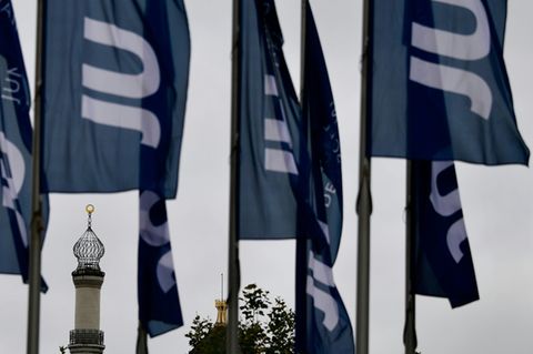 Flaggen mit JU-Logo