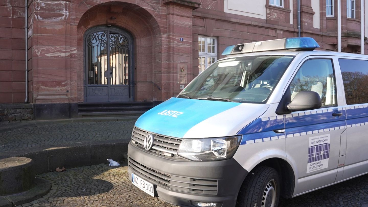 Der Staatsschutzsenat hat das Hauptverfahren gegen vier Männer wegen Kriegsverbrechen in Syrien eröffnet. (Archivbild) Foto: Tho