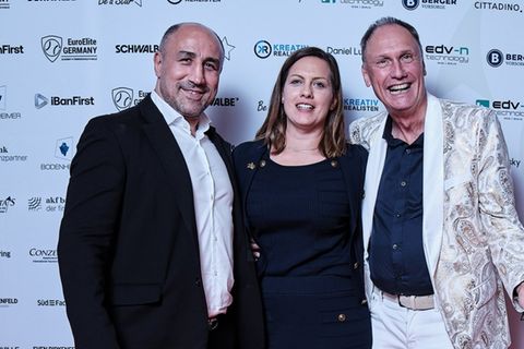 Arthur Abraham (li.) mit GfK-Leiterin Innovation, Start Up & Investment, Christina Paap, und GfK-Gründer Winfried Vogt.