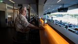 Tribüne als Bühne: Walter Heitmann junior ist 86. Früher hat er selbst Triumphe im Sulky gefeiert