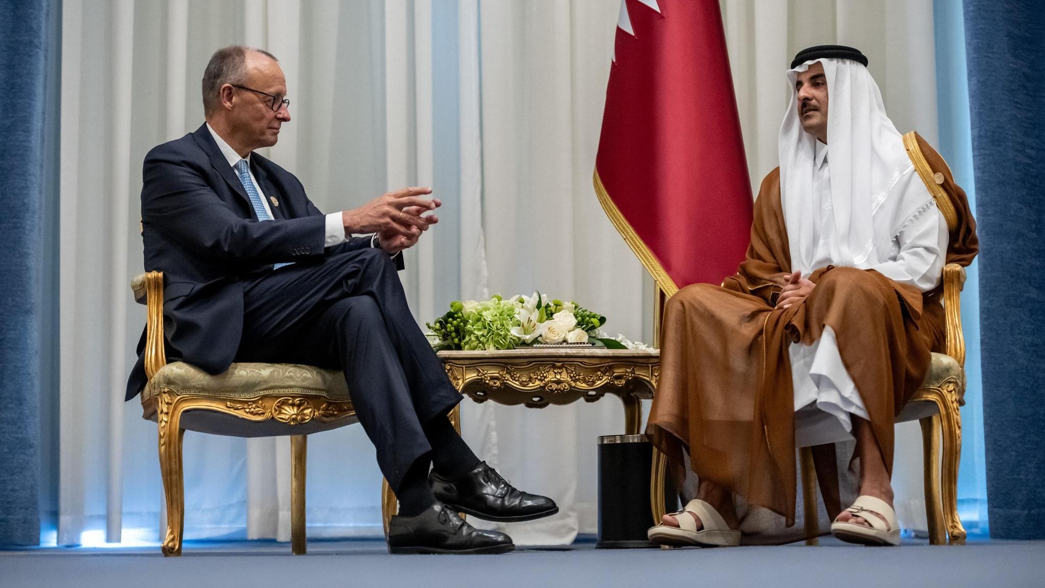 Friedrich Merz im Gespräch mit dem Emir von Kater