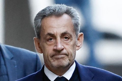 Frankreichs Ex-Präsident Nicolas Sarkozy auf dem Weg ins Pariser Gefängnis La Santé