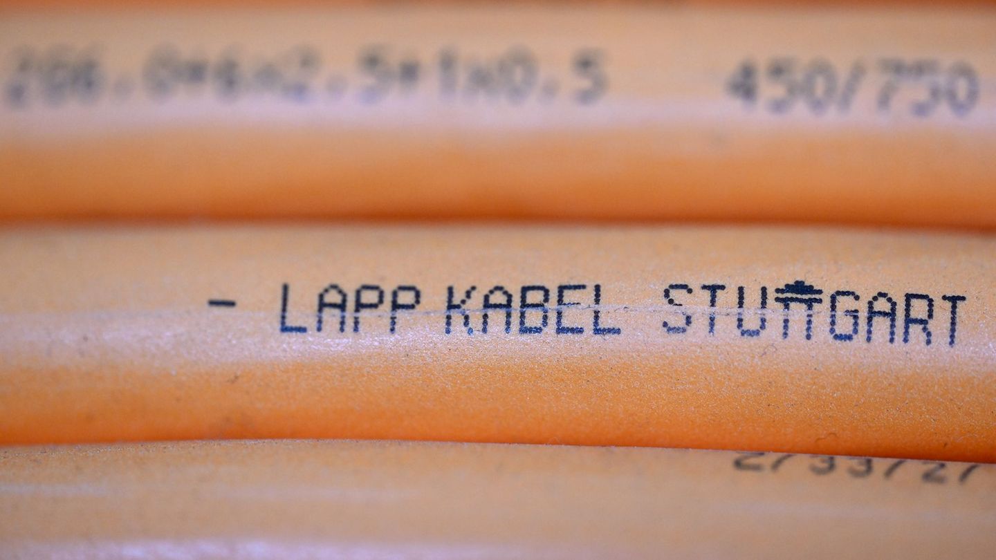 Beim Kabelhersteller Lapp zieht das Geschäft wieder an. (Archivbild) Foto: Bernd Weißbrod/dpa