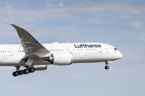 Die Boeing 787 ist Lufthansas Hoffnungsträger für das Drehkreuz Frankfurt. (Symbolbild) Foto: Hannes P. Albert/dpa
