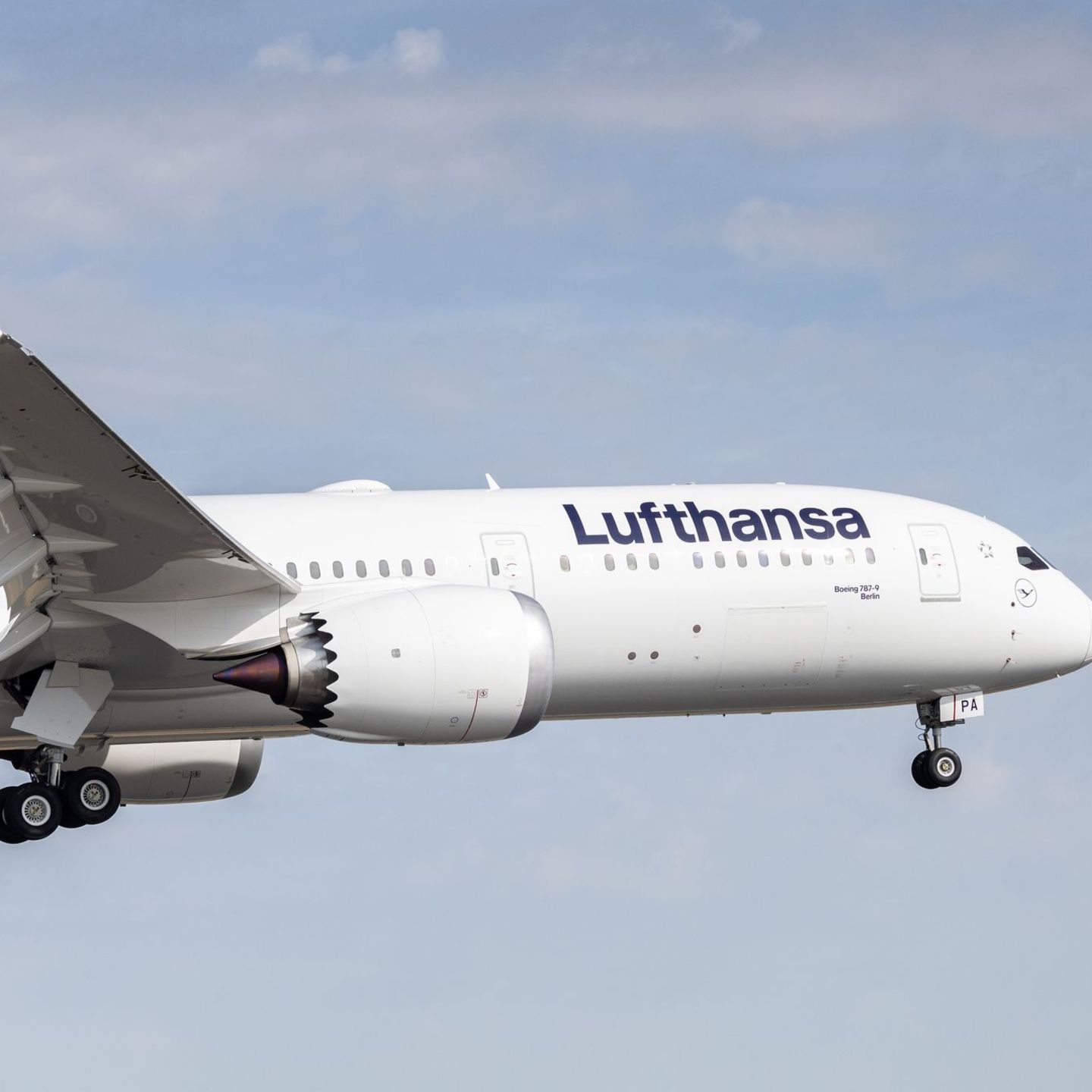 Die Boeing 787 ist Lufthansas Hoffnungsträger für das Drehkreuz Frankfurt. (Symbolbild) Foto: Hannes P. Albert/dpa