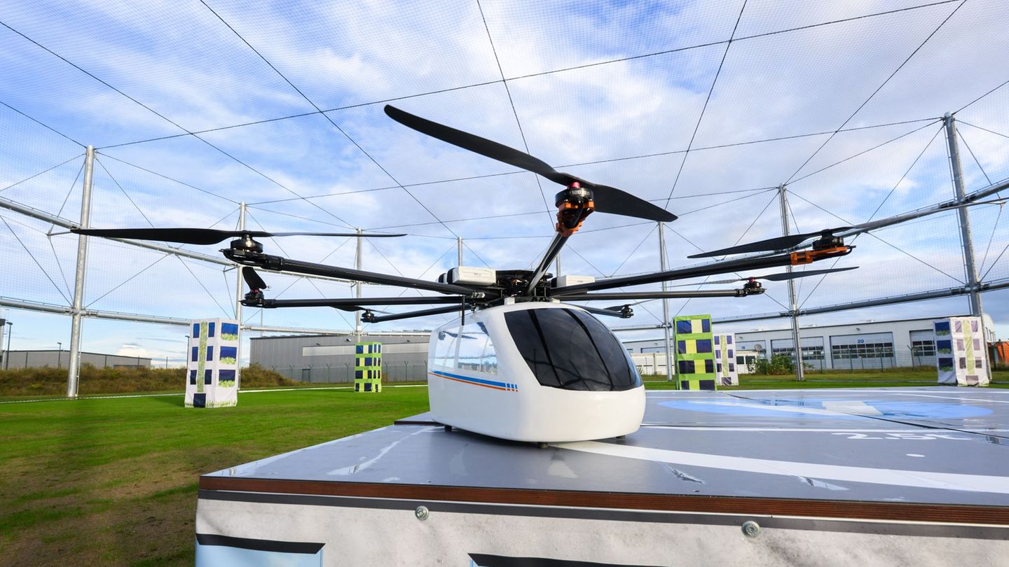 Der neue Drohnenkäfig auf dem Gelände des DLR (Deutsches Zentrum für Luft- und Raumfahrt) in Braunschweig. Foto: Julian Stratens
