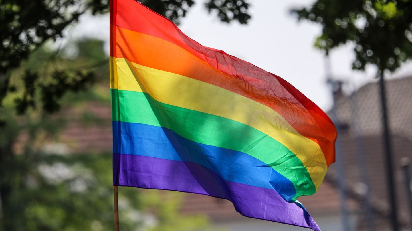 Wie unruhig wird der CSD am Sonntag in Cottbus? Es gibt Aufrufe zum Protest. (Symbolbild) Foto: Focke Strangmann/dpa