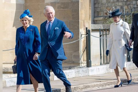 Königin Camilla, König Charles, Prinzessin Anne und Prinz Andrew beim Ostergottesdienst 2023.