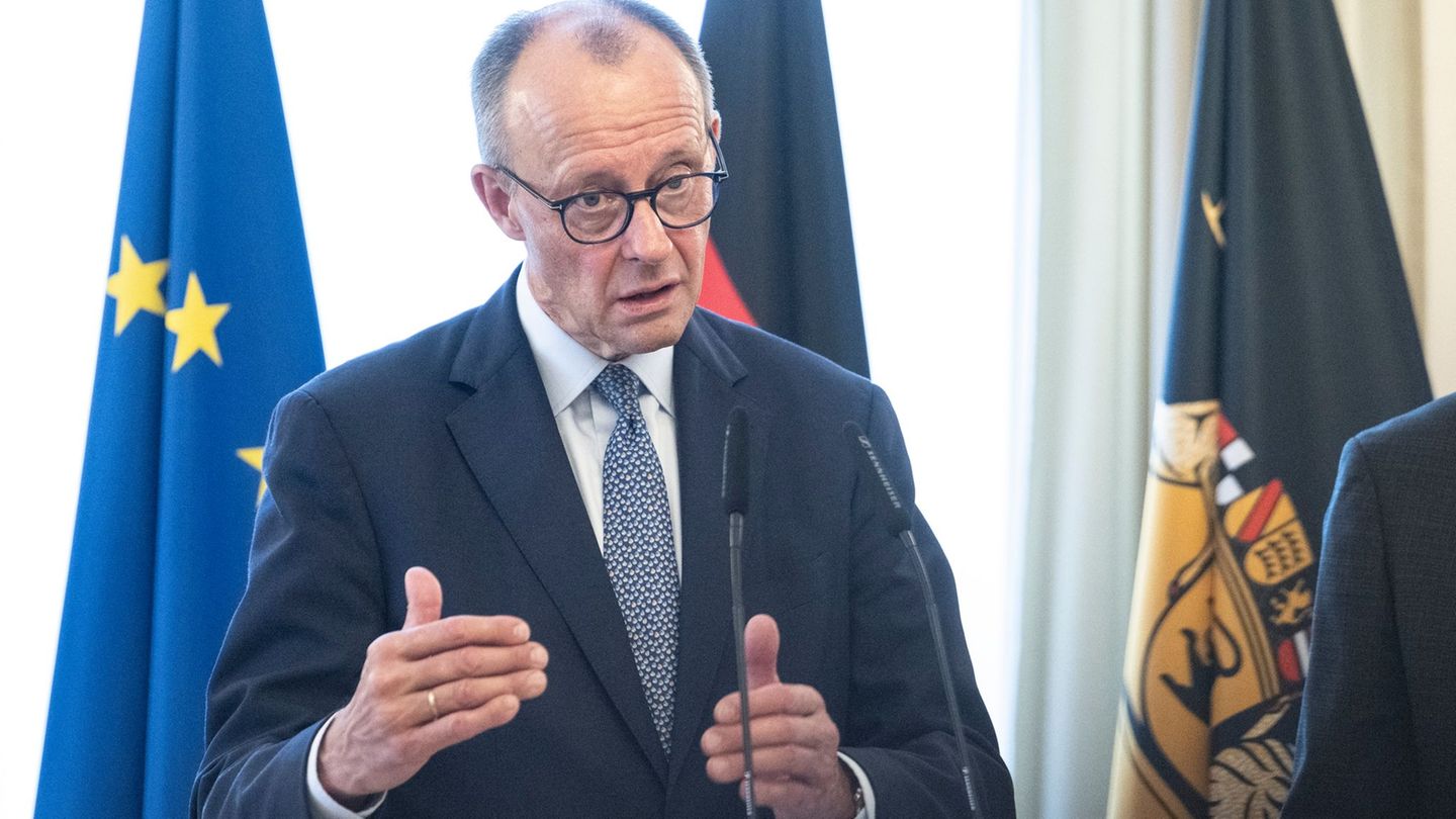 Merz sieht Chancen, aber auch Risiken der KI. Foto: Marijan Murat/dpa