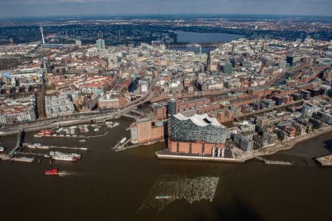 Ein neuer Stadt-Umland-Atlas gewährt einen neuen Blick auf Hamburg und sein Umland (Symbolbild). Foto: Daniel Reinhardt/dpa