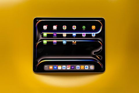 Ein iPad Pro mit M5 liegt entsperrt auf dem Tisch