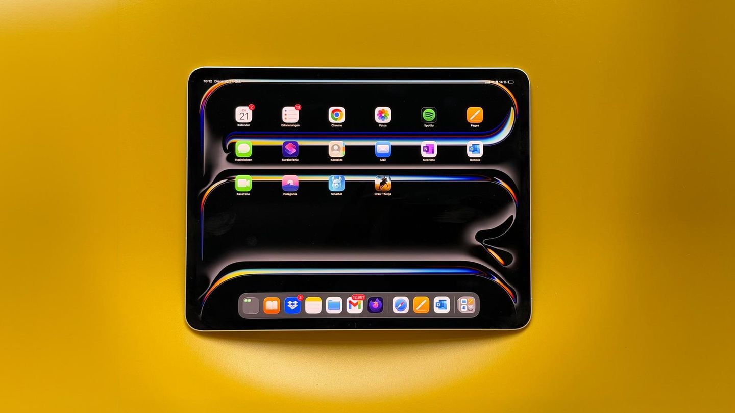 Ein iPad Pro mit M5 liegt entsperrt auf dem Tisch