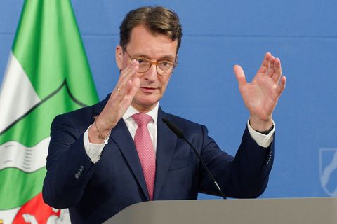 Nordrhein-Westfalens Ministerpräsident Hendrik Wüst (CDU) stellte das größte Investitionspaket der Landesgeschichte vor. Foto: H