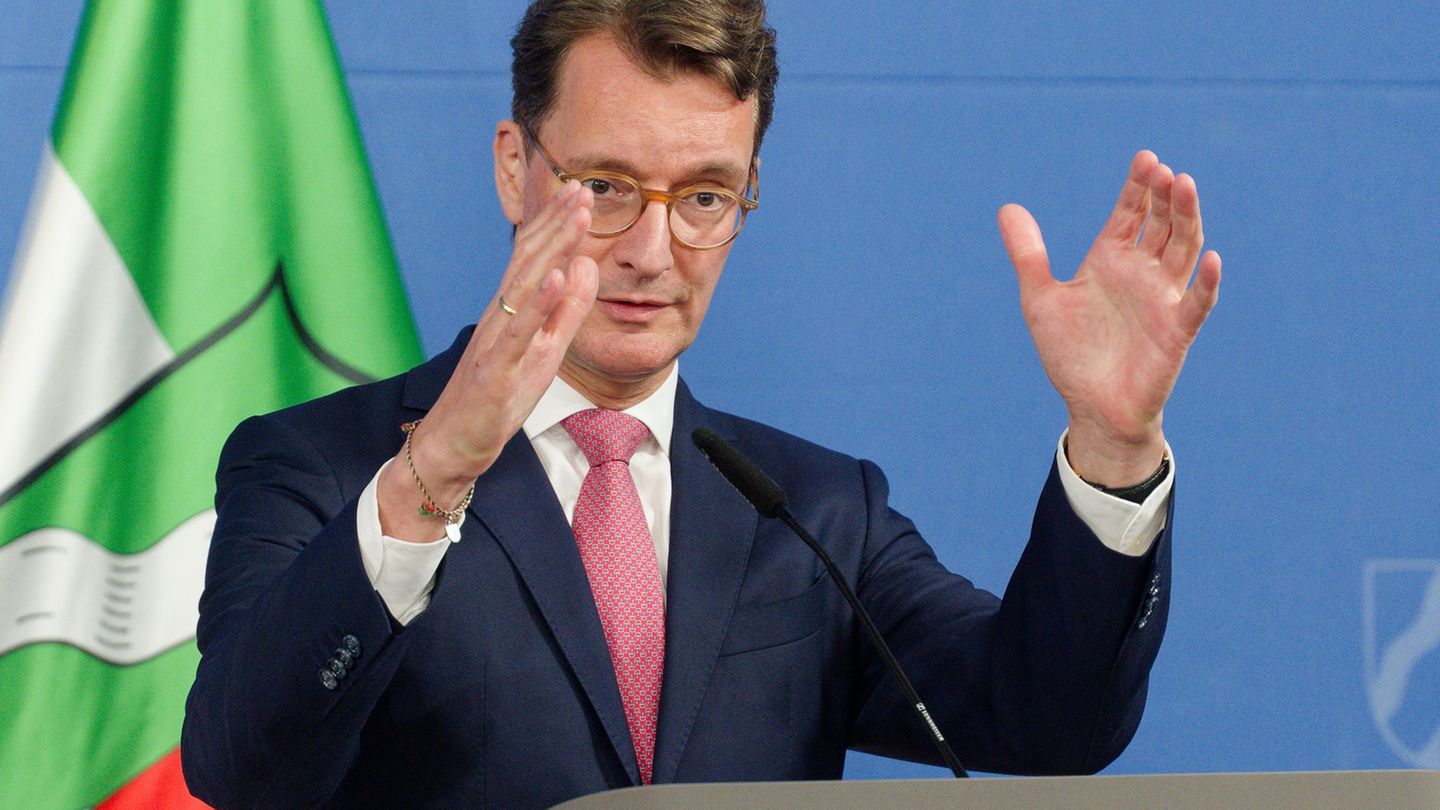 Nordrhein-Westfalens Ministerpräsident Hendrik Wüst (CDU) stellte das größte Investitionspaket der Landesgeschichte vor. Foto: H