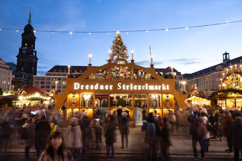 Den Striezelmarkt besuchten 2024 rund 2 Millionen Gäste. (Archivbild) Foto: Sebastian Kahnert/dpa
