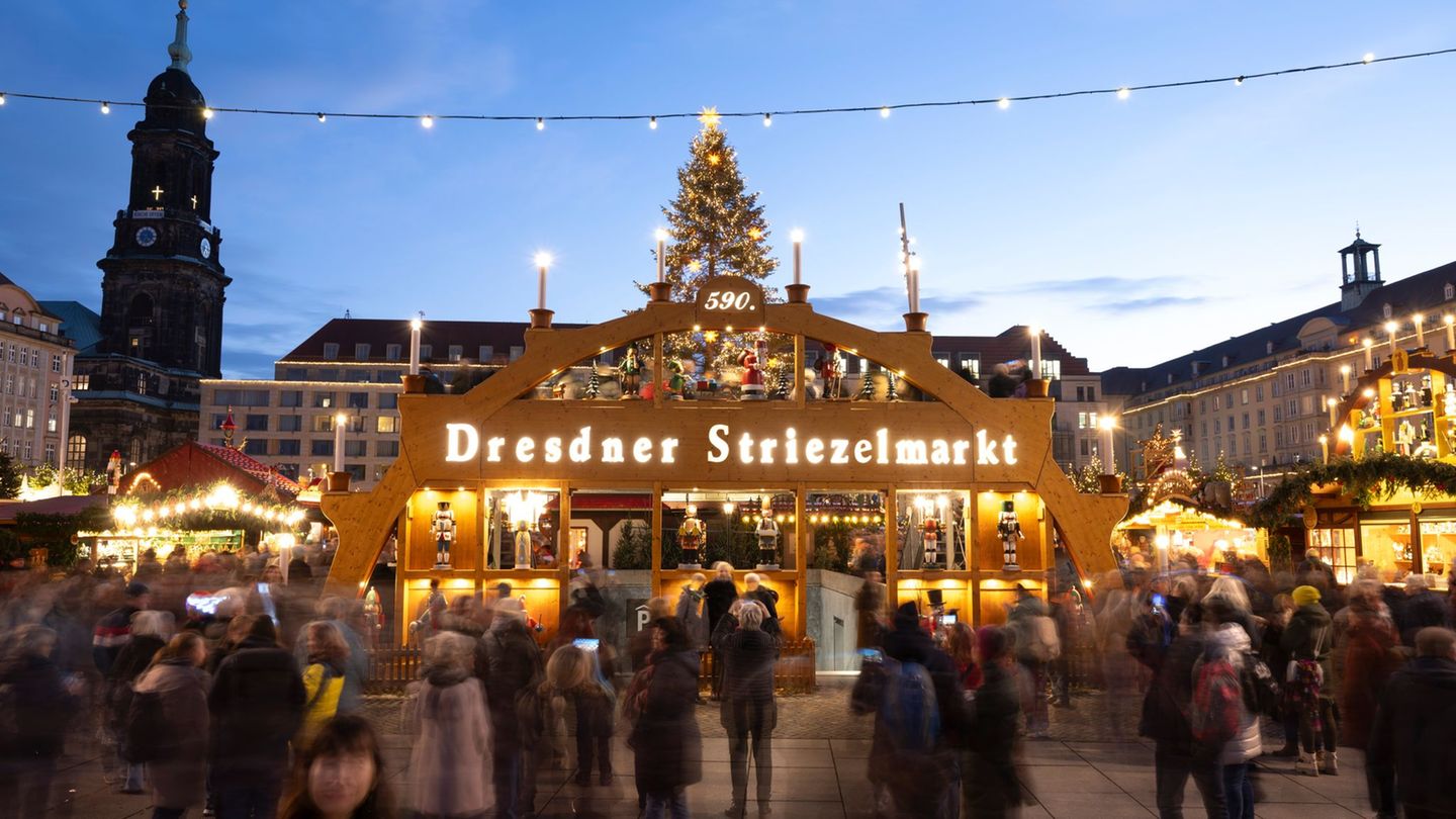 Den Striezelmarkt besuchten 2024 rund 2 Millionen Gäste. (Archivbild) Foto: Sebastian Kahnert/dpa