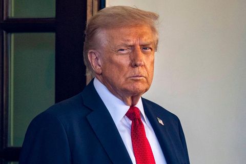 US-Armee: Donald Trump: "Nein, das ist nicht wahr" Etwa 250 Millionen US-Dollar soll der Umbau des Weißen Hauses kosten – Donald Trump finanziert das Vorhaben mit unbekannten Spendern