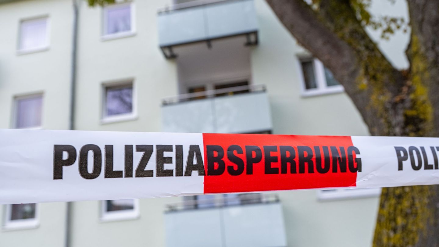 Ein 17-Jähriger zückt beim Streit ein Messer und sticht seinem Kontrahenten in den Bauch (Archivfoto) Foto: Armin Weigel/dpa