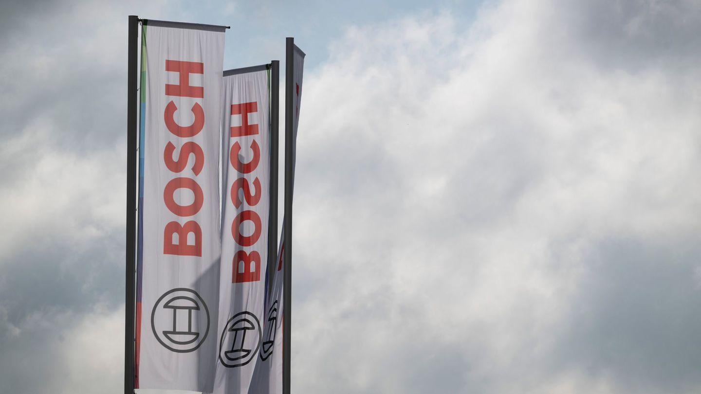 Der Autozulieferer Bosch muss sparen - und baut deshalb auch Stellen ab. (Archivbild) Foto: Marijan Murat/dpa