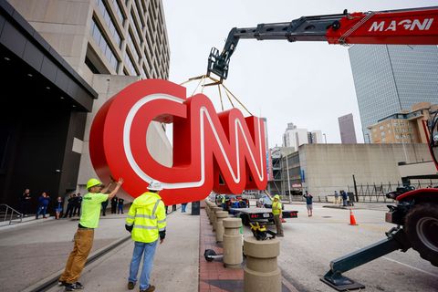 Zu Warner Bros. Discovery gehört auch der Nachrichtensender CNN. (Archivbild) Foto: Miguel Martinez/Atlanta Journal-Constitution