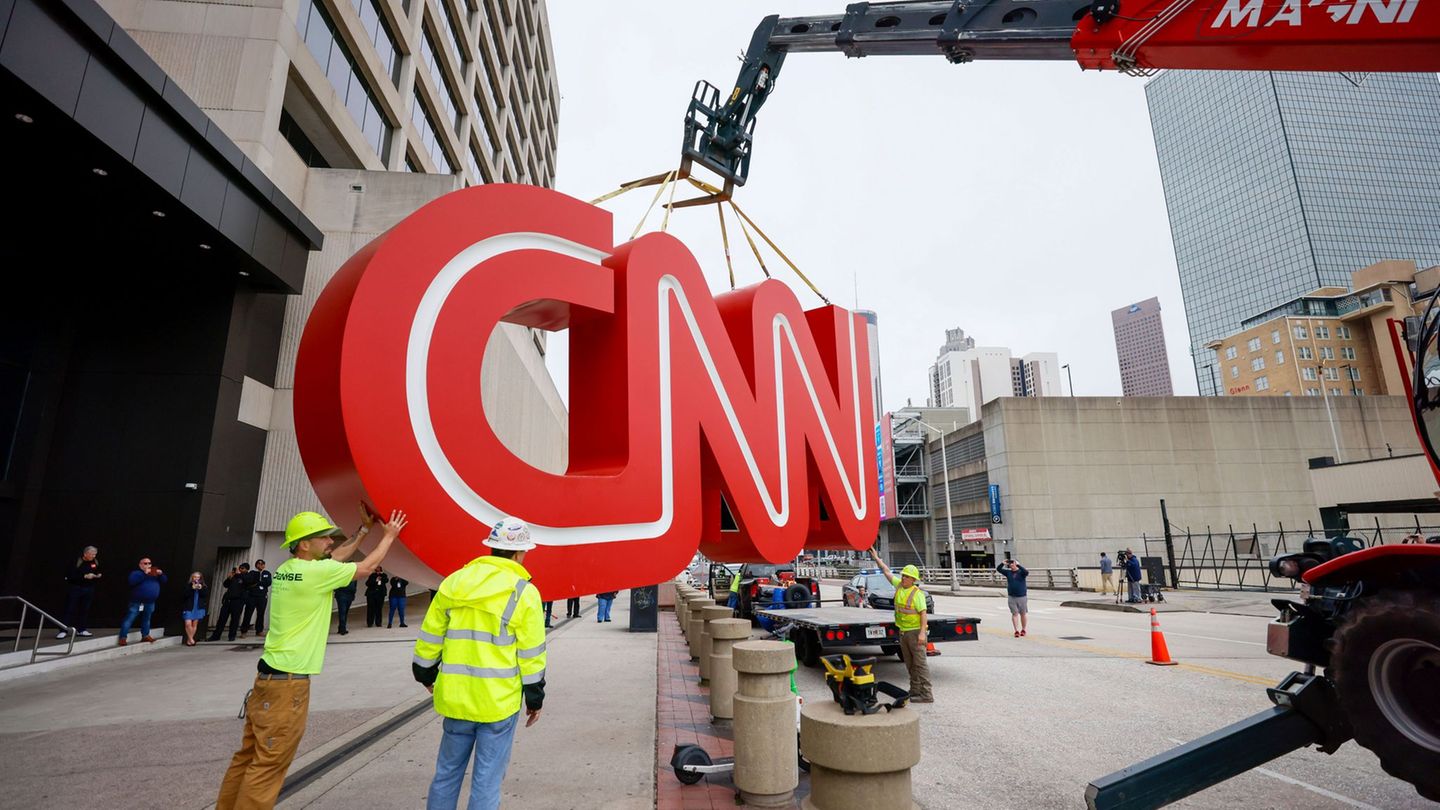 Zu Warner Bros. Discovery gehört auch der Nachrichtensender CNN. (Archivbild) Foto: Miguel Martinez/Atlanta Journal-Constitution