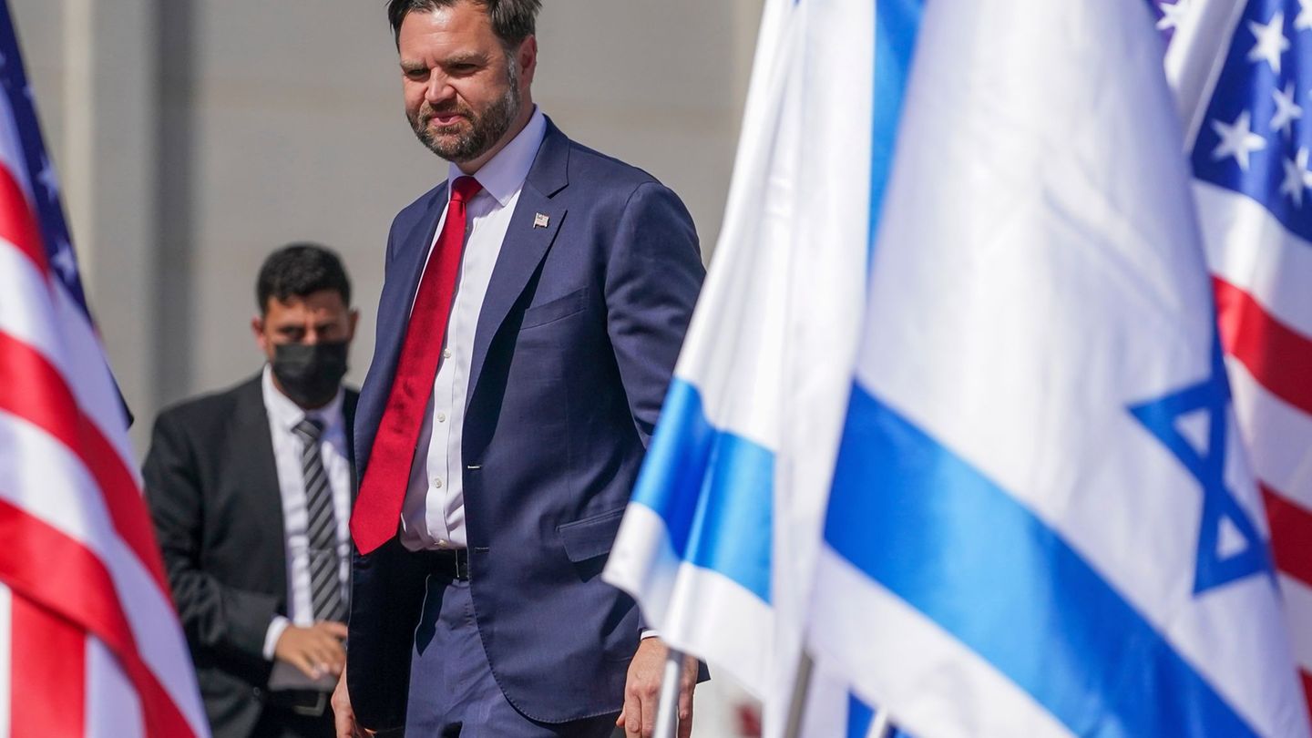 Vance spricht über den Stand der Gaza-Verhandlungen. Foto: Nathan Howard/Pool New York Times/AP/dpa