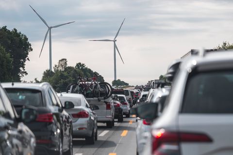 Politiker Streit: Sollen neben E-Autos in der EU ab 2035 auch noch neue Verbrenner zugelassen werden? (Archivbild) Foto: Daniel