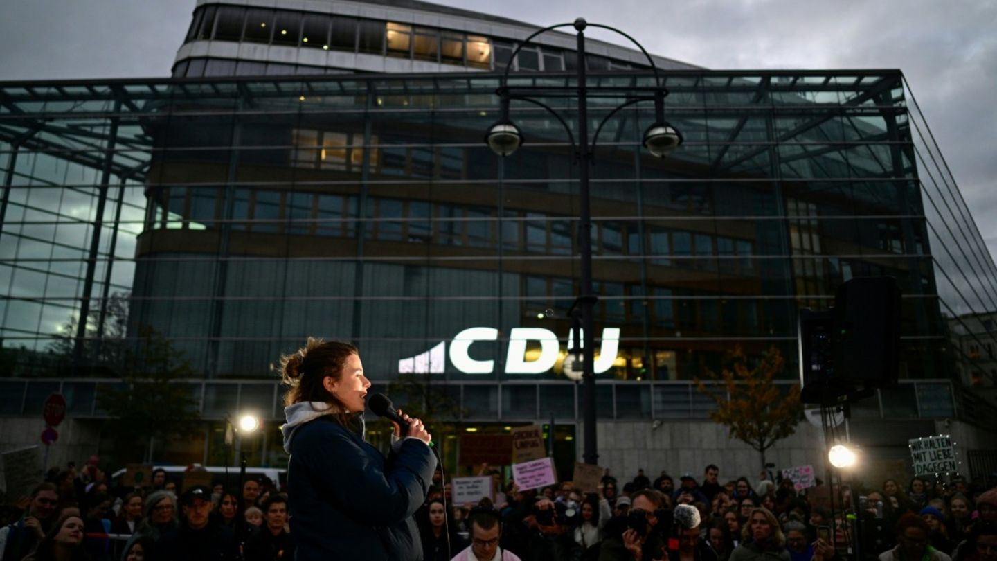 Demo am Konrad-Adenauer-Haus
