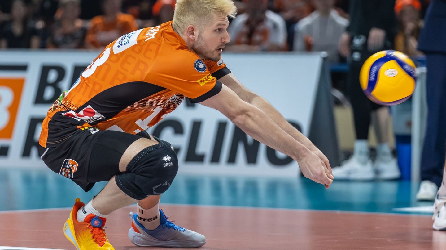 Volleys-Kapitän Ruben Schott konnte die Niederlage zum Bundesligaauftakt nicht verhindern. Foto: Andreas Gora/dpa