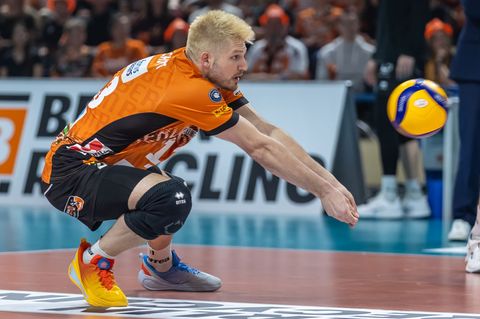 Volleys-Kapitän Ruben Schott konnte die Niederlage zum Bundesligaauftakt nicht verhindern. Foto: Andreas Gora/dpa